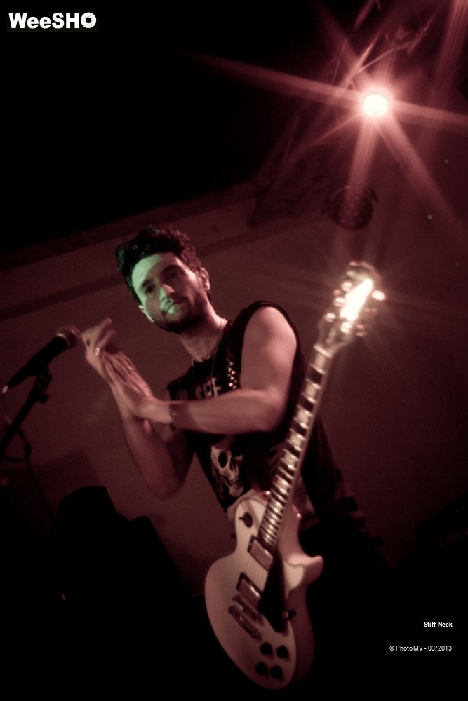 24/38 photos du spectacle Stiff Neck