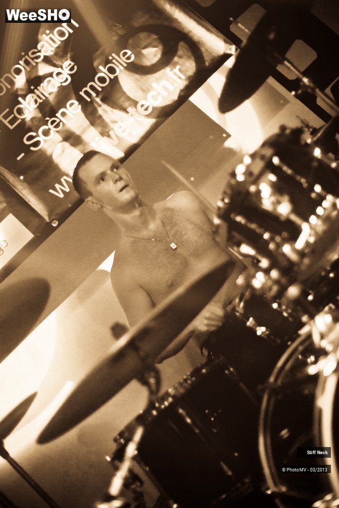 25/38 photos du spectacle Stiff Neck