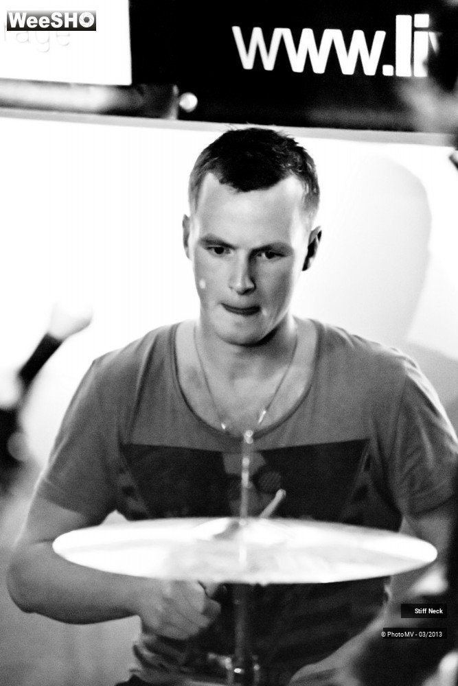 28/38 photos du spectacle Stiff Neck