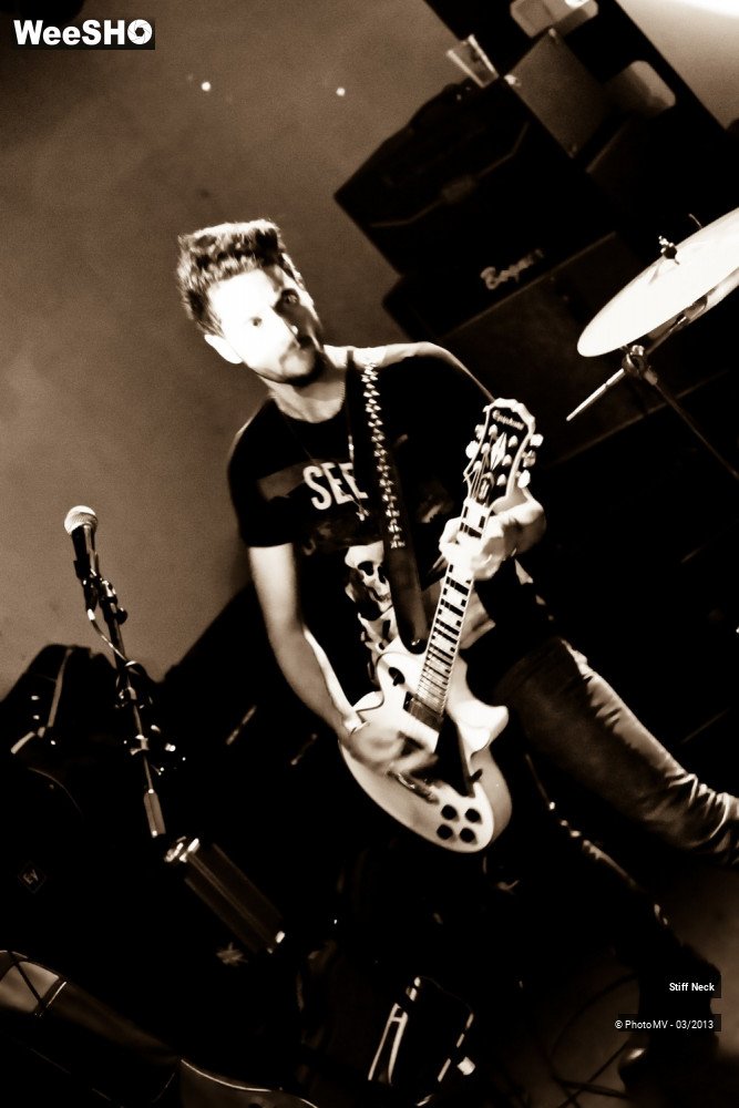 30/38 photos du spectacle Stiff Neck