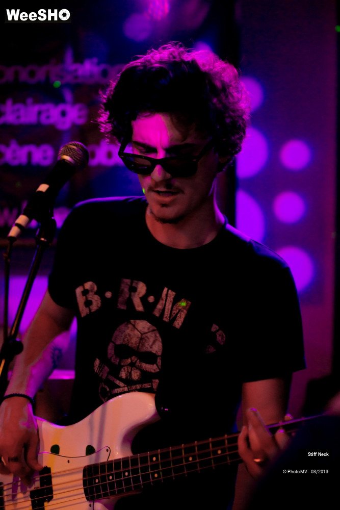 32/38 photos du spectacle Stiff Neck