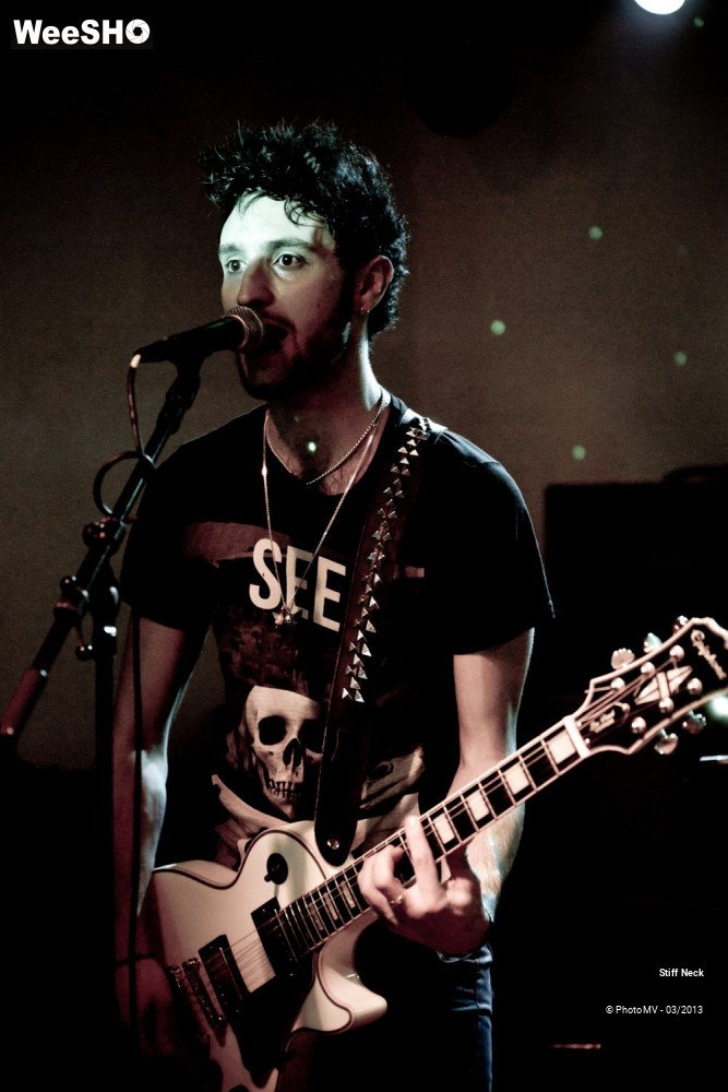 34/38 photos du spectacle Stiff Neck