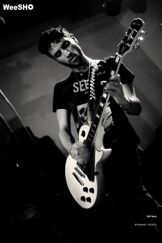 35/38 photos du spectacle Stiff Neck