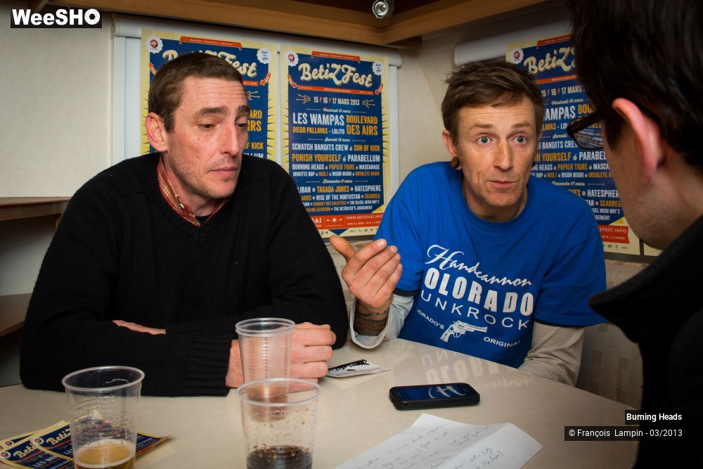 4/5 photos du spectacle Burning Heads Interview
