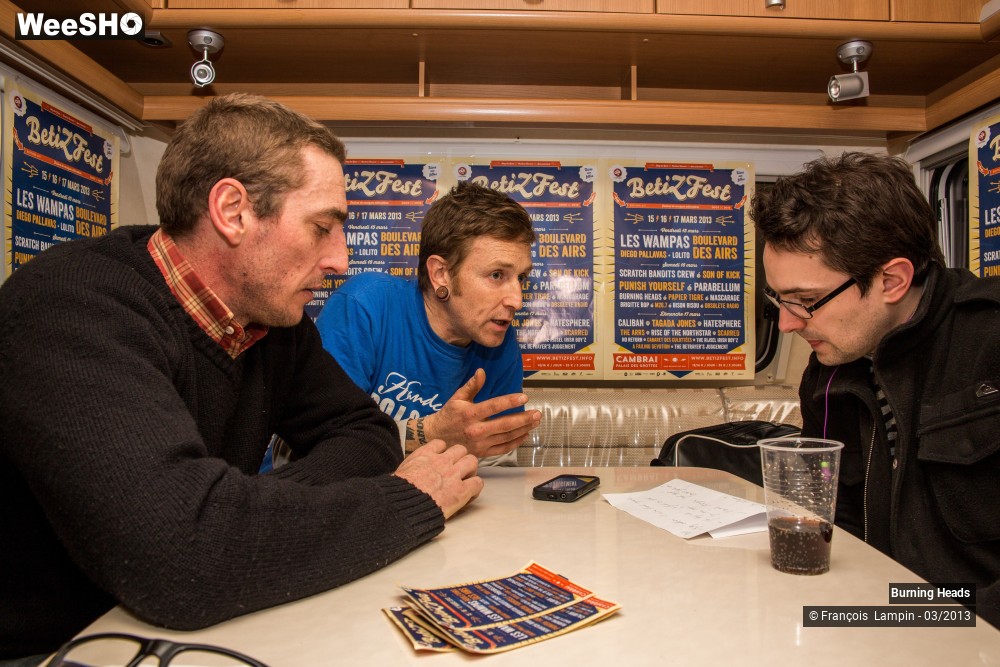 5/5 photos du spectacle Burning Heads Interview