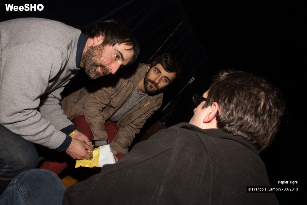 2/5 photos du spectacle Papier Tigre Interview