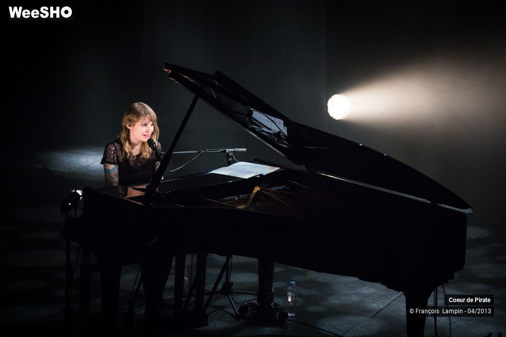 15/28 photos du spectacle Coeur de pirate