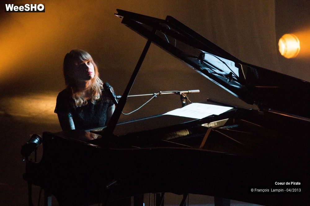 27/28 photos du spectacle Coeur de pirate