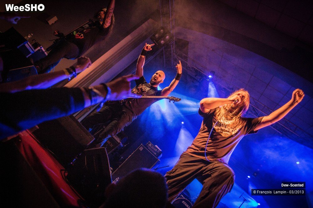 38/50 photos du spectacle Dew-Scented