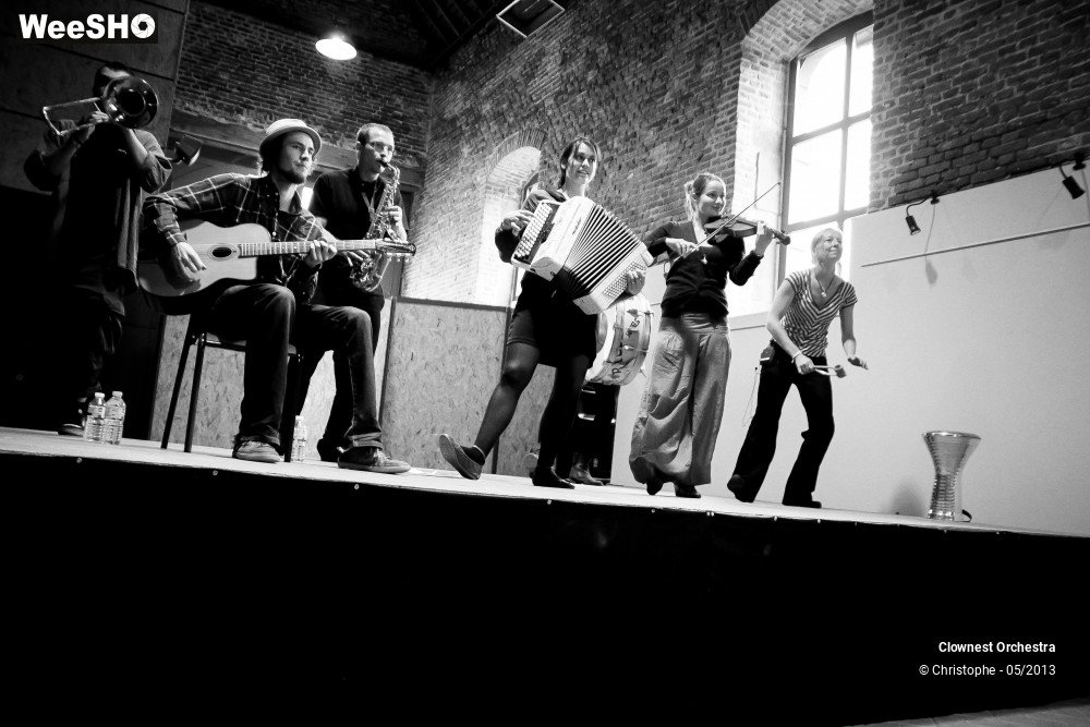 17/44 photos du spectacle Clownest Orchestra