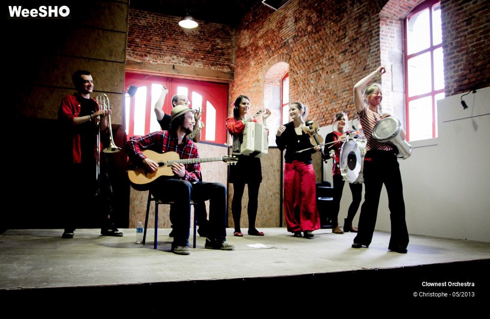 18/44 photos du spectacle Clownest Orchestra