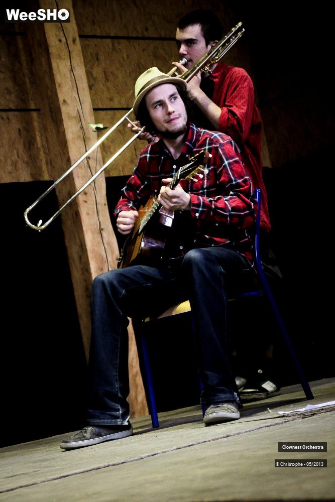 43/44 photos du spectacle Clownest Orchestra