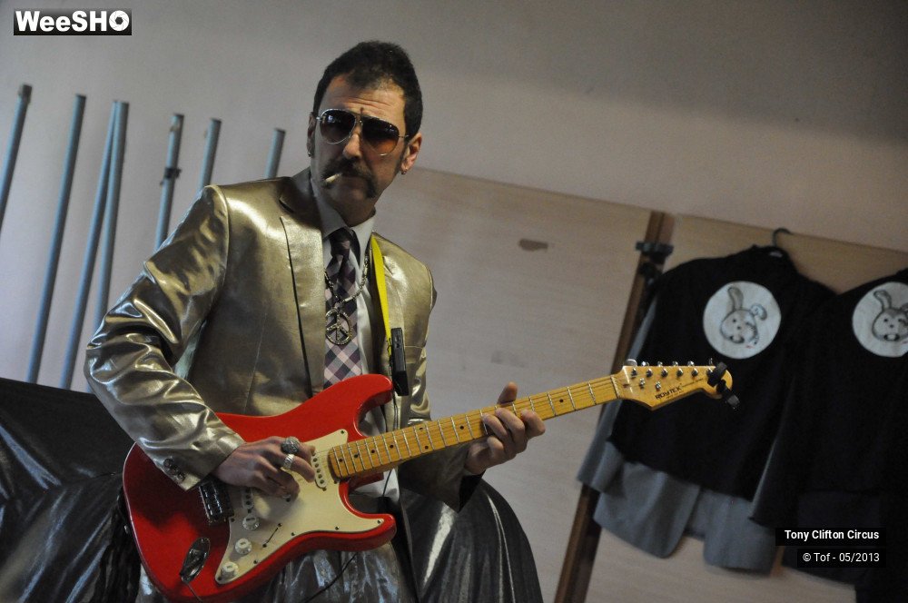 2/23 photos du spectacle Rubbish Rabbit