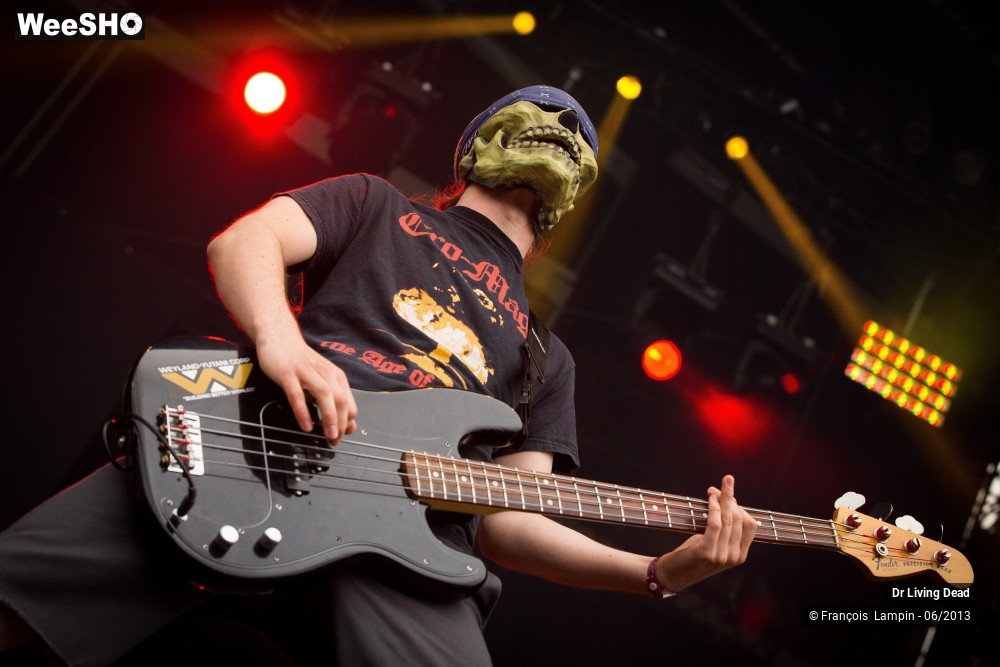 20/33 photos du spectacle Dr Living Dead