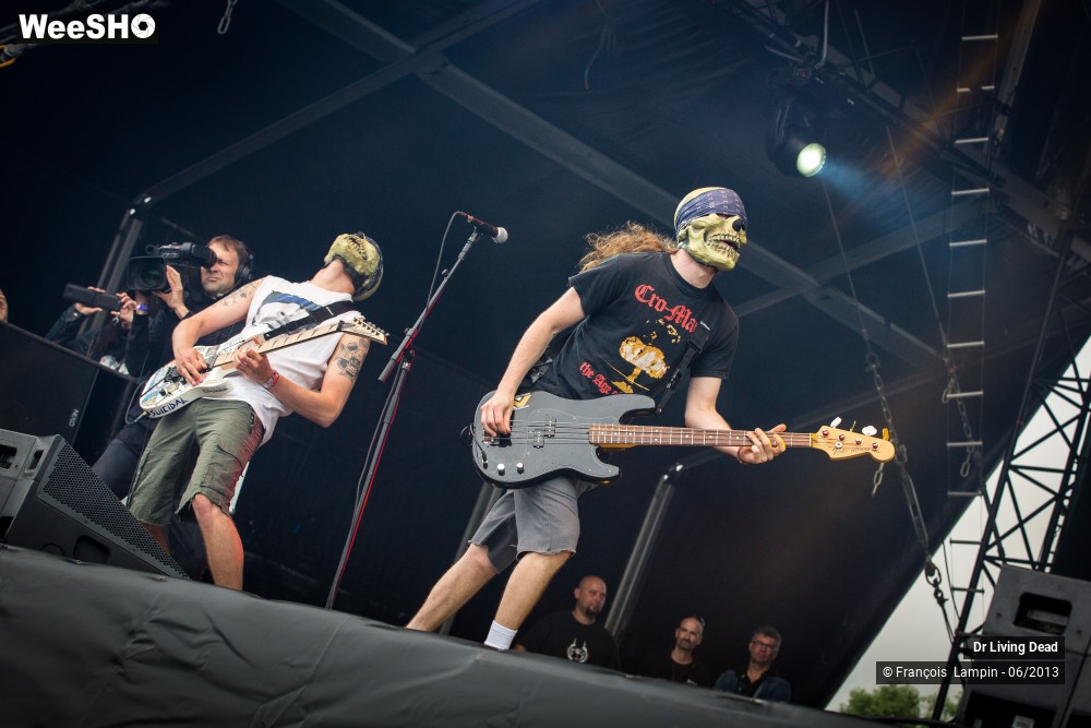 32/33 photos du spectacle Dr Living Dead