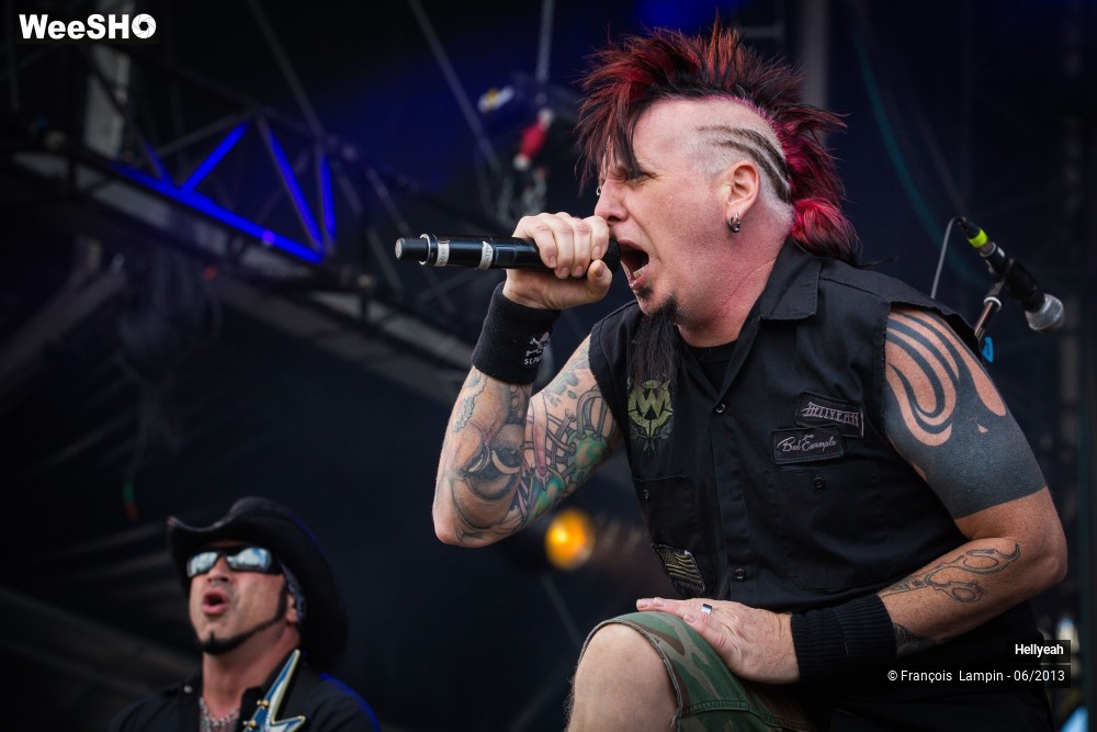 28/32 photos du spectacle Hellyeah