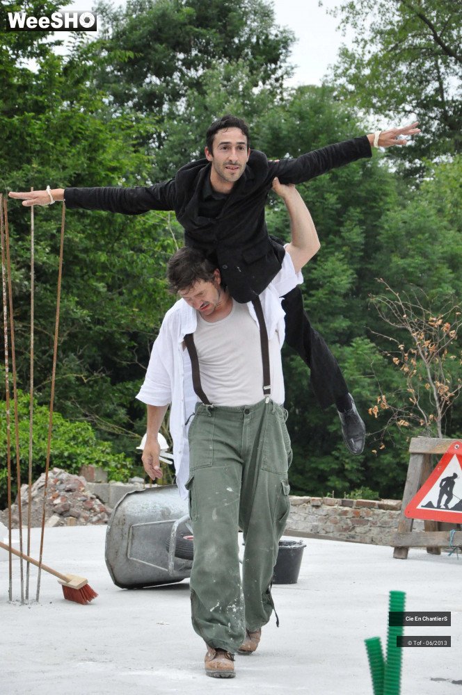 32/41 photos du spectacle Une brique dans le ventre