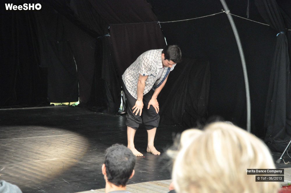 4/34 photos du spectacle Behind The Body