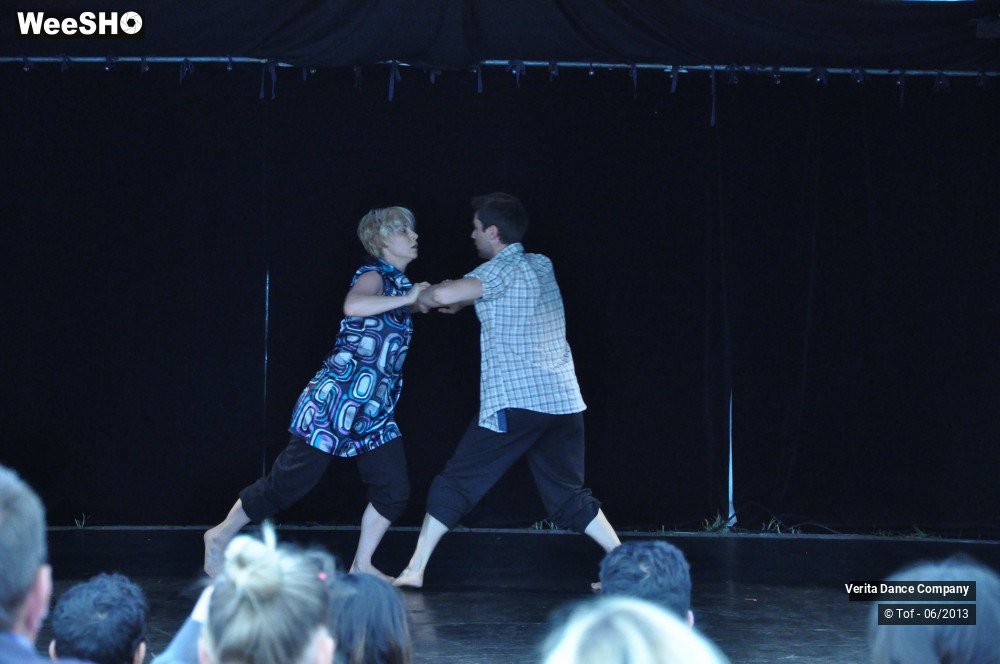 7/34 photos du spectacle Behind The Body