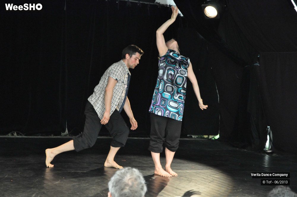 8/34 photos du spectacle Behind The Body