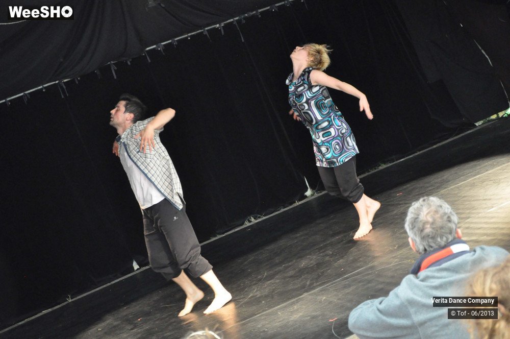 11/34 photos du spectacle Behind The Body