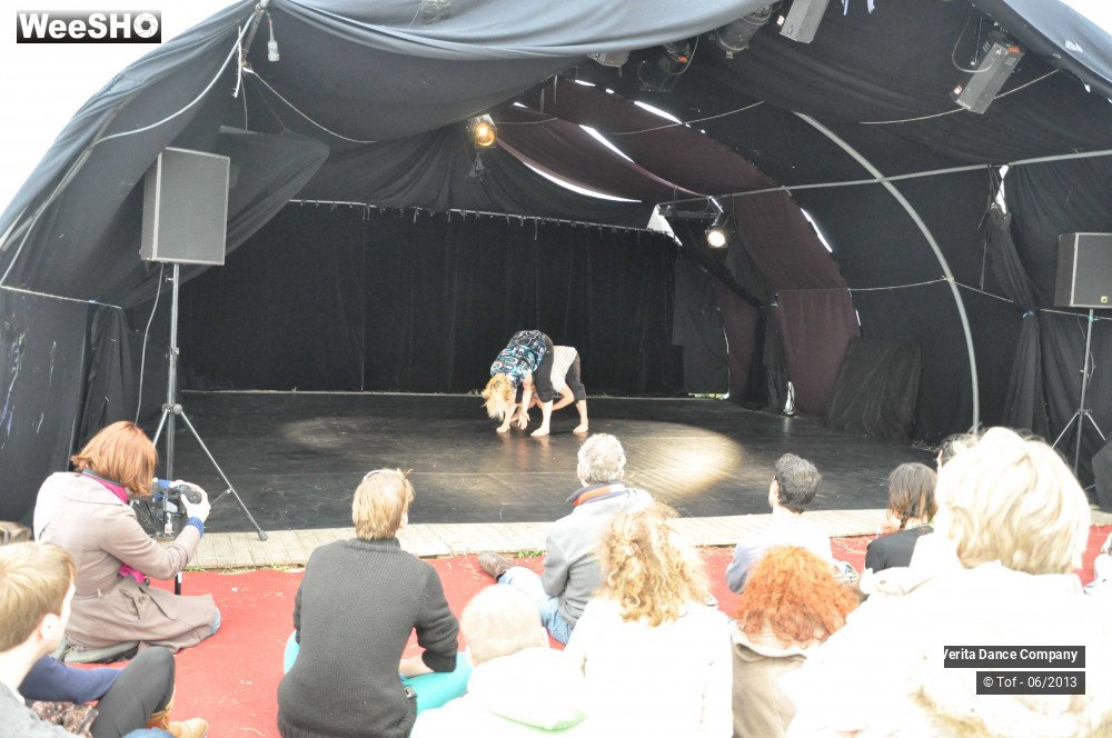 14/34 photos du spectacle Behind The Body