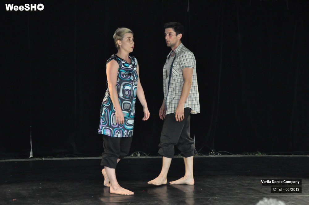 15/34 photos du spectacle Behind The Body