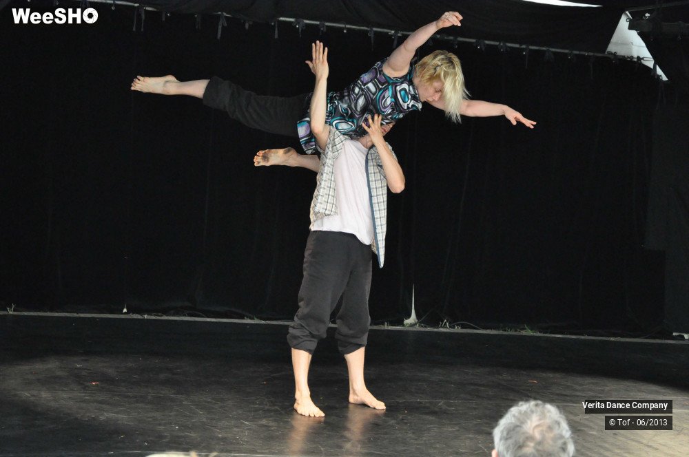 16/34 photos du spectacle Behind The Body