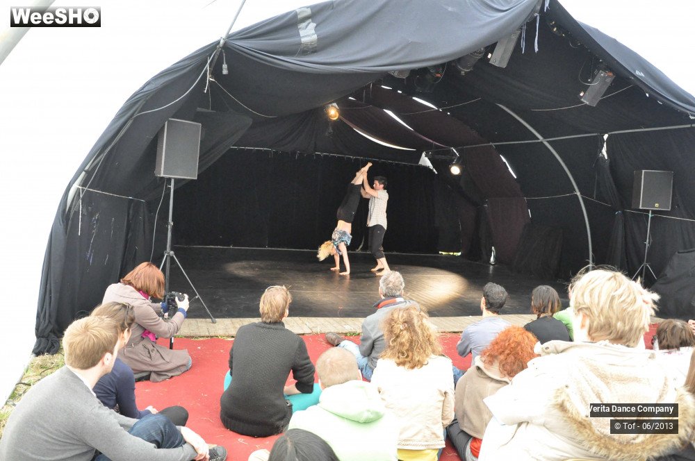 17/34 photos du spectacle Behind The Body