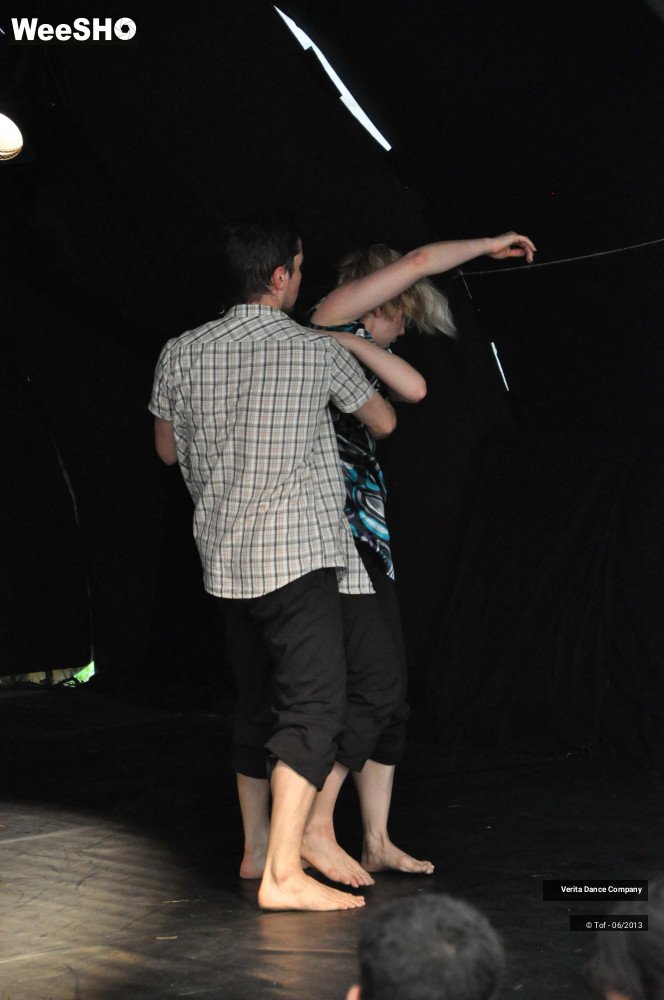 18/34 photos du spectacle Behind The Body