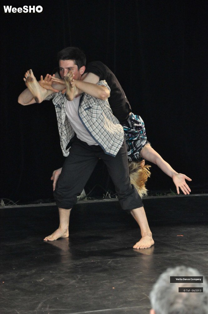 21/34 photos du spectacle Behind The Body