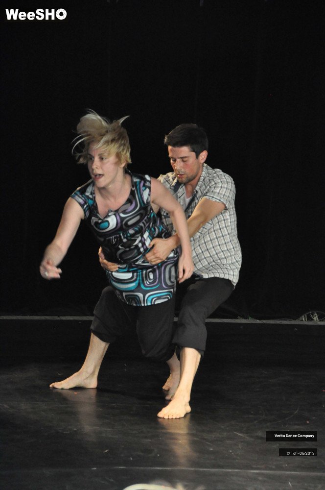 25/34 photos du spectacle Behind The Body