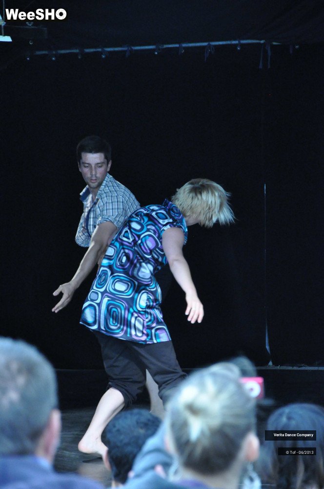 30/34 photos du spectacle Behind The Body