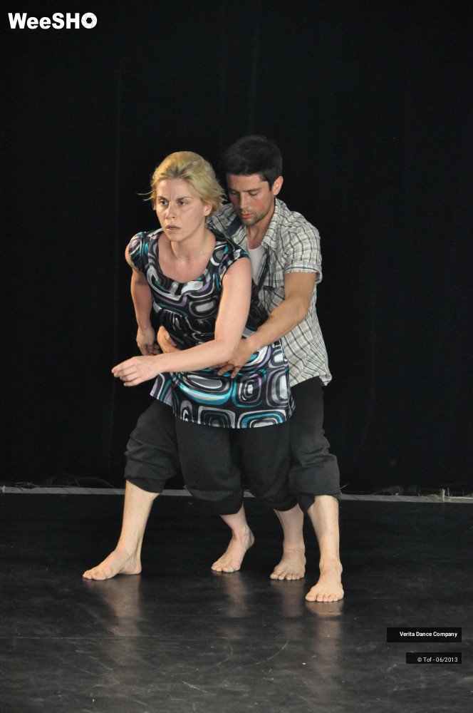 34/34 photos du spectacle Behind The Body