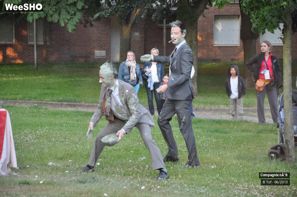 2/48 photos du spectacle Monstre d'Humanité