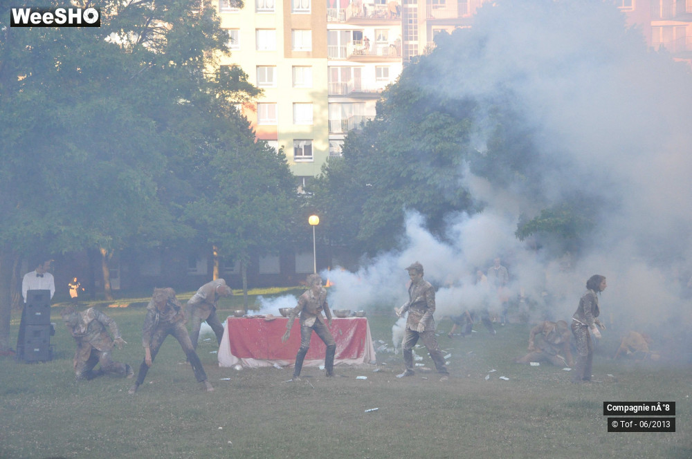 5/48 photos du spectacle Monstre d'Humanité