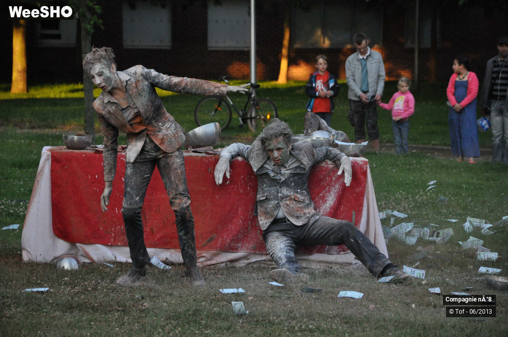 6/48 photos du spectacle Monstre d'Humanité