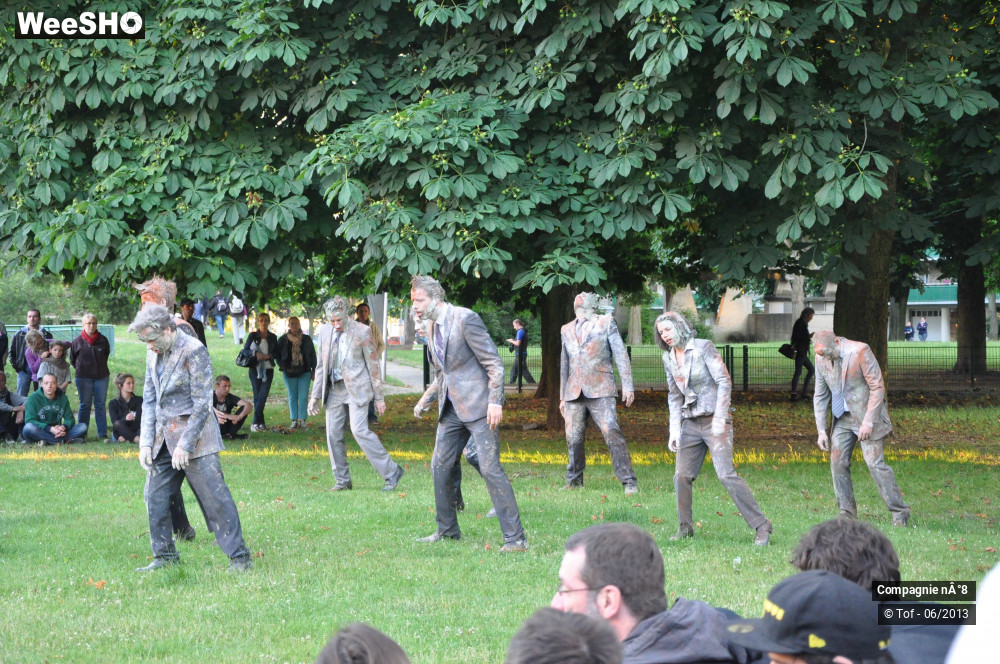 9/48 photos du spectacle Monstre d'Humanité