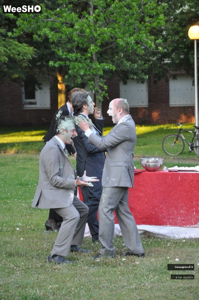 26/48 photos du spectacle Monstre d'Humanité