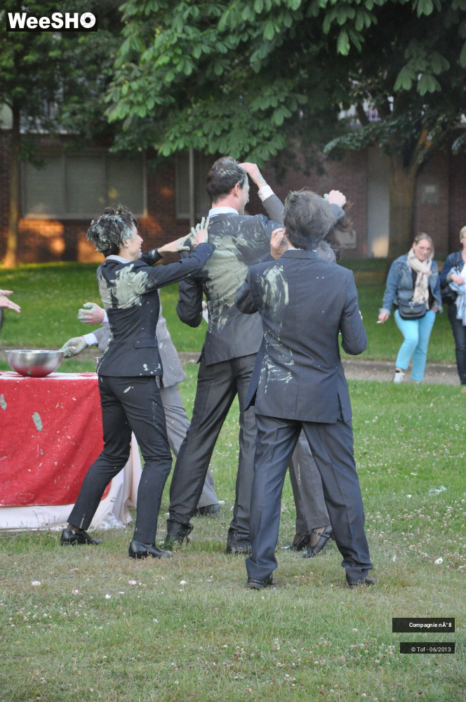 28/48 photos du spectacle Monstre d'Humanité