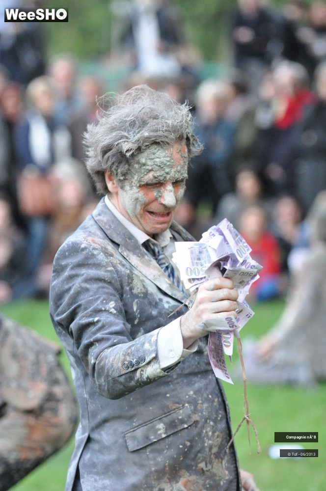 34/48 photos du spectacle Monstre d'Humanité