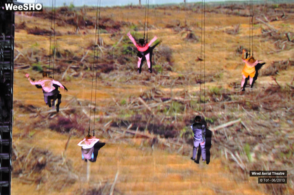 9/40 photos du spectacle As the World Tipped