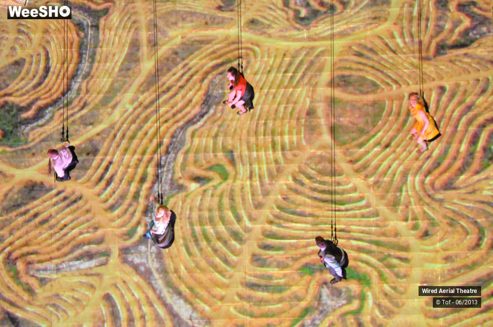 10/40 photos du spectacle As the World Tipped