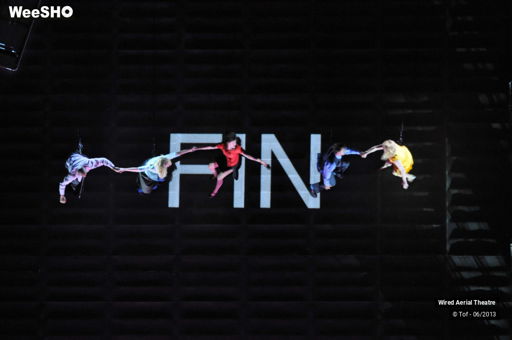 14/40 photos du spectacle As the World Tipped