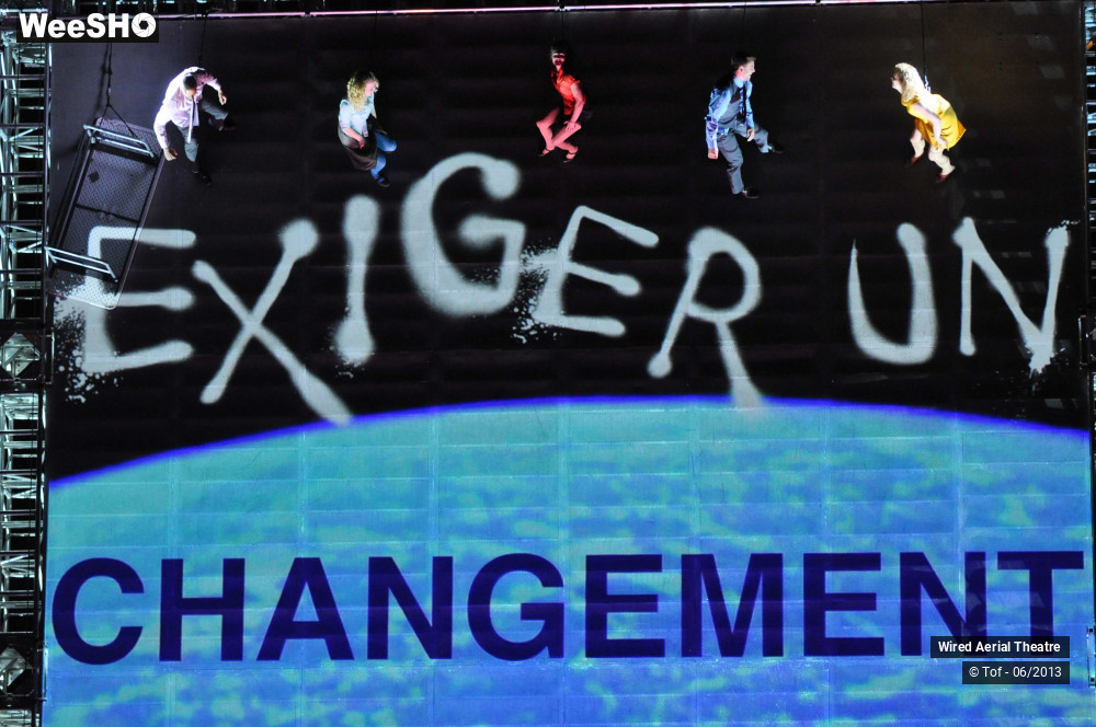 16/40 photos du spectacle As the World Tipped