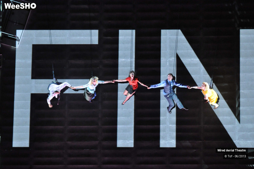 23/40 photos du spectacle As the World Tipped