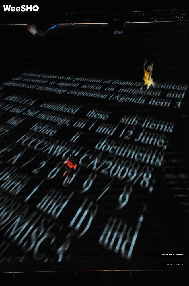 26/40 photos du spectacle As the World Tipped