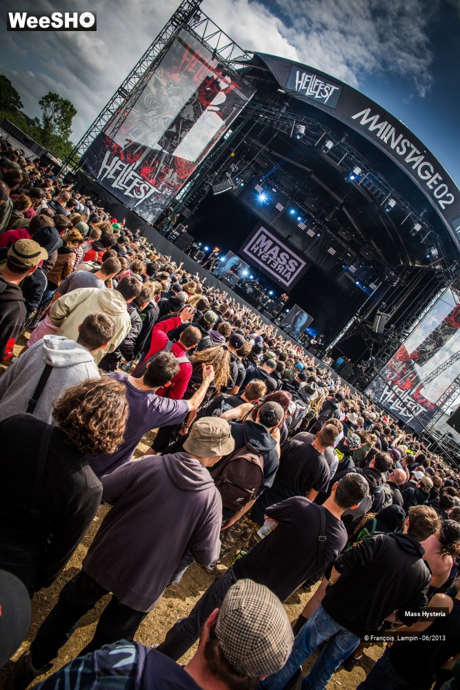 4/34 photos du spectacle Mass Hysteria