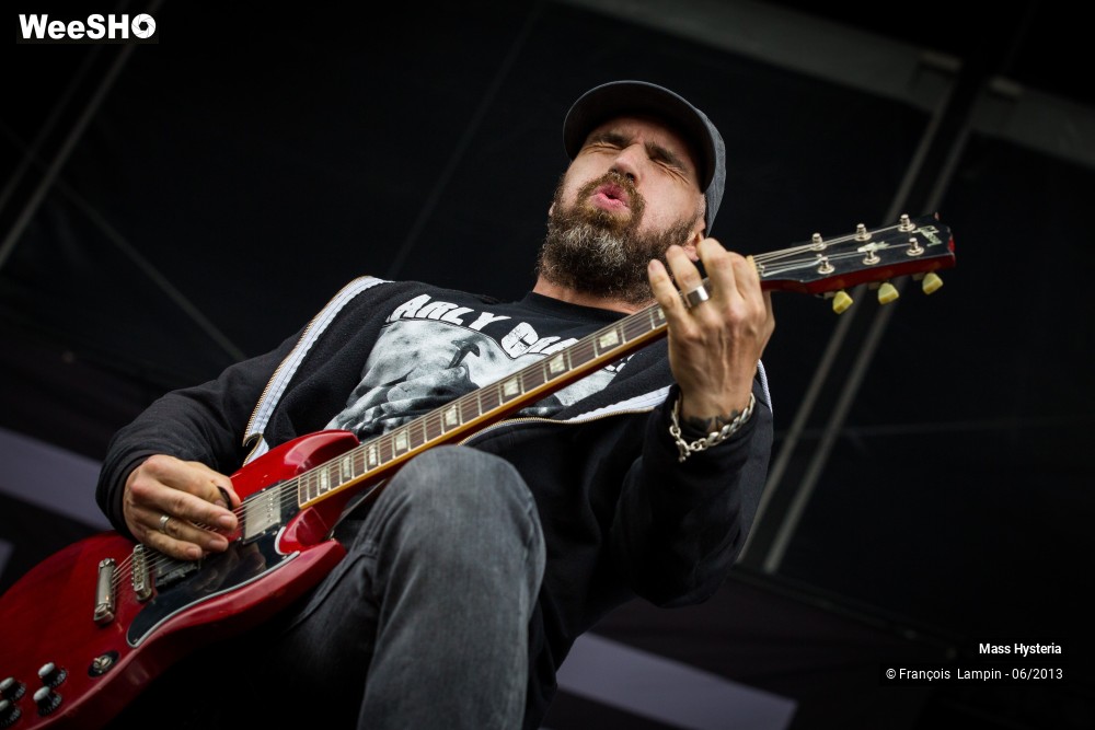 5/34 photos du spectacle Mass Hysteria