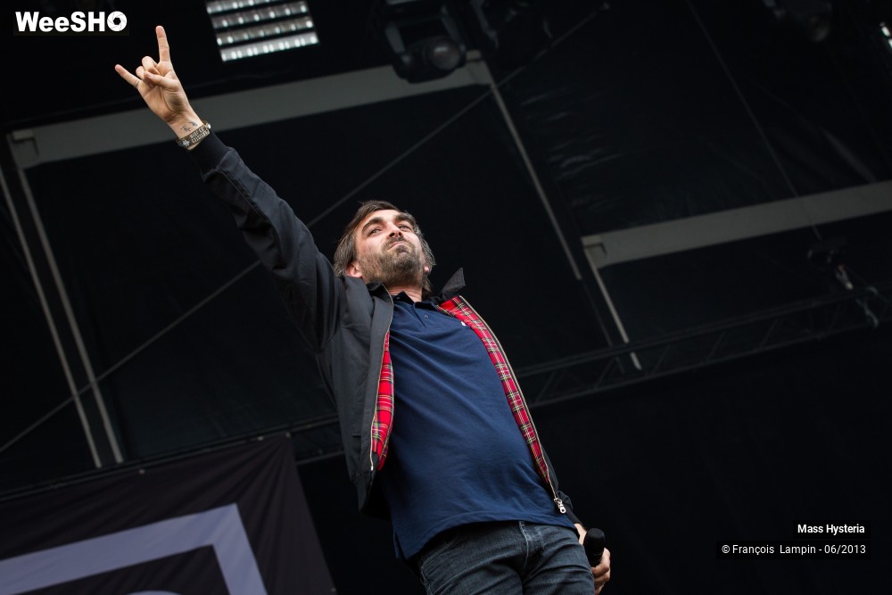 6/34 photos du spectacle Mass Hysteria